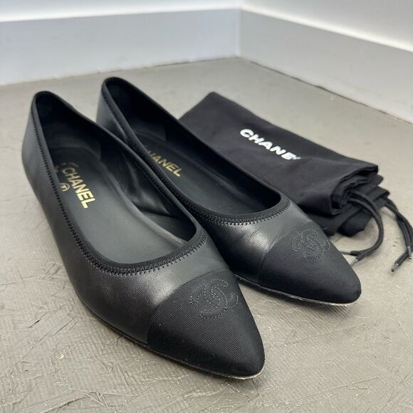 Chanel Black Lambskin Leather Interlocking CC Pointed Toe Chain Loafer Size 39.5 - Picture 1 of 15